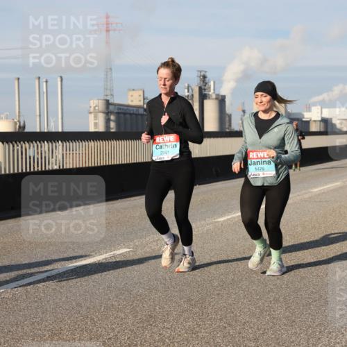 03.10.2025 - Köhlbrandbrückenlauf Lena Gebhardt http://msf.ph/oto/9142222 03.10.2025 10:00:01 Position 2 2051, 1479 meine-sportfotos.de