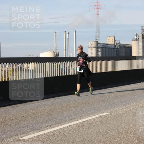 03.10.2025 - Köhlbrandbrückenlauf Lena Gebhardt http://msf.ph/oto/9142232 03.10.2025 10:00:06 Position 2  meine-sportfotos.de