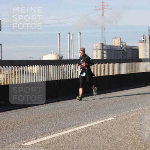 03.10.2025 - Köhlbrandbrückenlauf Lena Gebhardt http://msf.ph/oto/9142236 03.10.2025 10:00:06 Position 2  meine-sportfotos.de