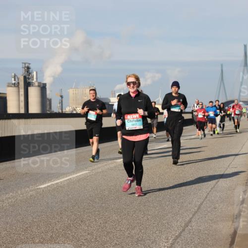 03.10.2025 - Köhlbrandbrückenlauf Lena Gebhardt http://msf.ph/oto/9142240 03.10.2025 10:00:07 Position 2 1917 meine-sportfotos.de