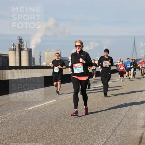 03.10.2025 - Köhlbrandbrückenlauf Lena Gebhardt http://msf.ph/oto/9142247 03.10.2025 10:00:07 Position 2 1917 meine-sportfotos.de