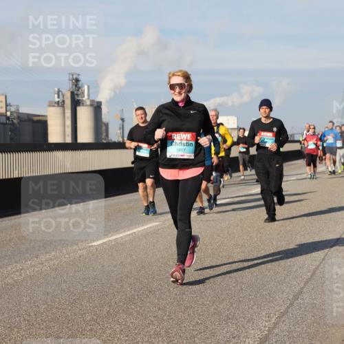 03.10.2025 - Köhlbrandbrückenlauf Lena Gebhardt http://msf.ph/oto/9142259 03.10.2025 10:00:07 Position 2 1917 meine-sportfotos.de