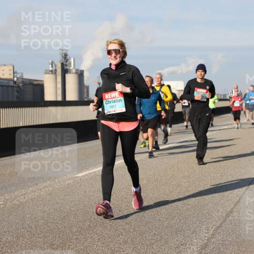 03.10.2025 - Köhlbrandbrückenlauf Lena Gebhardt http://msf.ph/oto/9142262 03.10.2025 10:00:08 Position 2 1917 meine-sportfotos.de