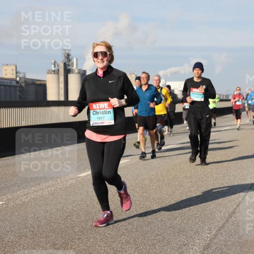 03.10.2025 - Köhlbrandbrückenlauf Lena Gebhardt http://msf.ph/oto/9142264 03.10.2025 10:00:08 Position 2 1917, 2231 meine-sportfotos.de