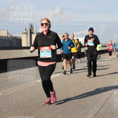 03.10.2025 - Köhlbrandbrückenlauf Lena Gebhardt http://msf.ph/oto/9142268 03.10.2025 10:00:08 Position 2 1917 meine-sportfotos.de