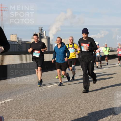03.10.2025 - Köhlbrandbrückenlauf Lena Gebhardt http://msf.ph/oto/9142274 03.10.2025 10:00:09 Position 2 1917 meine-sportfotos.de