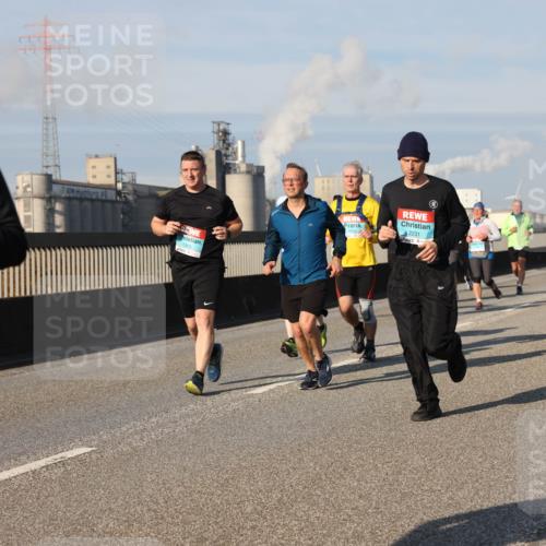 03.10.2025 - Köhlbrandbrückenlauf Lena Gebhardt http://msf.ph/oto/9142279 03.10.2025 10:00:09 Position 2 917, 1310, 2231 meine-sportfotos.de