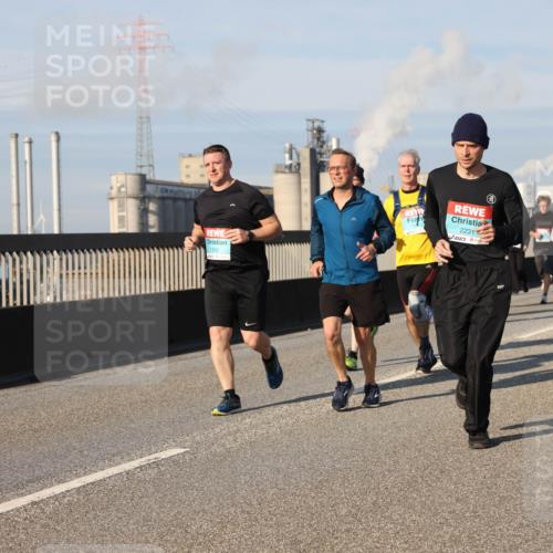 03.10.2025 - Köhlbrandbrückenlauf Lena Gebhardt http://msf.ph/oto/9142289 03.10.2025 10:00:09 Position 2 1310, 2231 meine-sportfotos.de