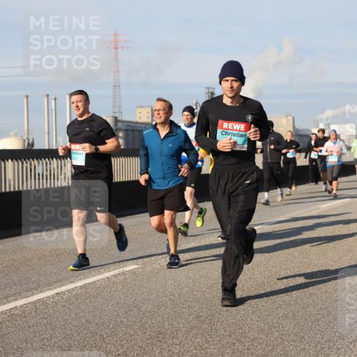 03.10.2025 - Köhlbrandbrückenlauf Lena Gebhardt http://msf.ph/oto/9142298 03.10.2025 10:00:10 Position 2 1310 meine-sportfotos.de