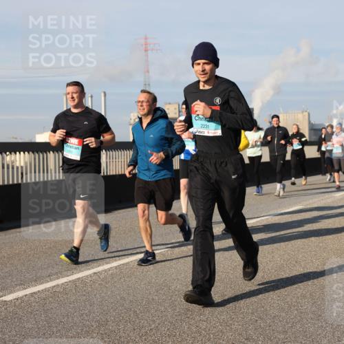 03.10.2025 - Köhlbrandbrückenlauf Lena Gebhardt http://msf.ph/oto/9142301 03.10.2025 10:00:10 Position 2 1310, 2231 meine-sportfotos.de