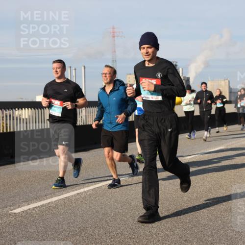 03.10.2025 - Köhlbrandbrückenlauf Lena Gebhardt http://msf.ph/oto/9142303 03.10.2025 10:00:10 Position 2  meine-sportfotos.de