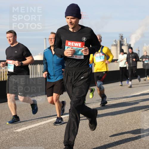 03.10.2025 - Köhlbrandbrückenlauf Lena Gebhardt http://msf.ph/oto/9142309 03.10.2025 10:00:11 Position 2  meine-sportfotos.de