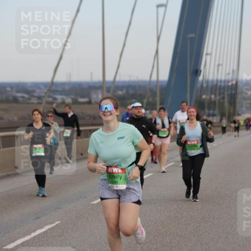 03.10.2025 - Köhlbrandbrückenlauf Jannik Wohlers http://msf.ph/oto/9142312 03.10.2025 15:41:47 Position 1 8298 meine-sportfotos.de