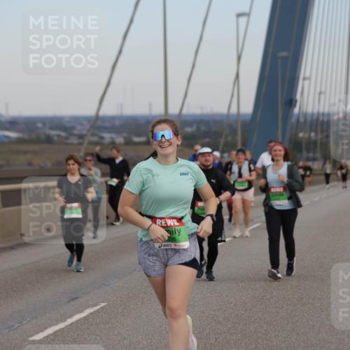 03.10.2025 - Köhlbrandbrückenlauf Jannik Wohlers http://msf.ph/oto/9142319 03.10.2025 15:41:47 Position 1 298 meine-sportfotos.de