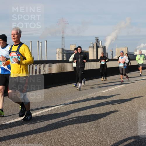 03.10.2025 - Köhlbrandbrückenlauf Lena Gebhardt http://msf.ph/oto/9142329 03.10.2025 10:00:12 Position 2 16 meine-sportfotos.de