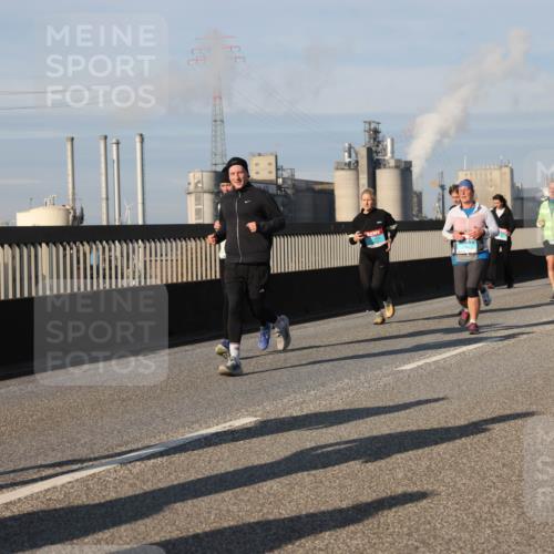 03.10.2025 - Köhlbrandbrückenlauf Lena Gebhardt http://msf.ph/oto/9142331 03.10.2025 10:00:12 Position 2  meine-sportfotos.de