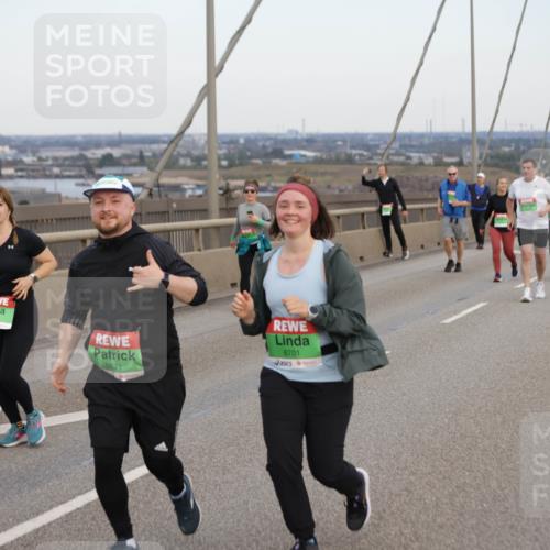 03.10.2025 - Köhlbrandbrückenlauf Jannik Wohlers http://msf.ph/oto/9142337 03.10.2025 15:41:52 Position 1 8671, 8701 meine-sportfotos.de