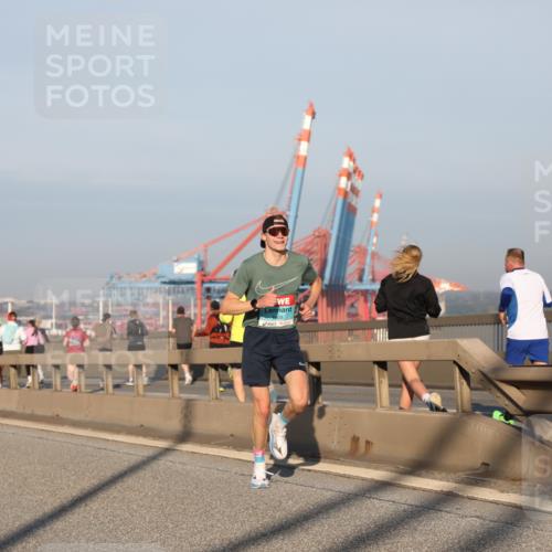 03.10.2025 - Köhlbrandbrückenlauf Yannick Fuchs http://msf.ph/oto/9142339 03.10.2025 08:27:54 Position 2  meine-sportfotos.de