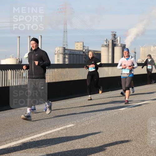 03.10.2025 - Köhlbrandbrückenlauf Lena Gebhardt http://msf.ph/oto/9142342 03.10.2025 10:00:13 Position 2  meine-sportfotos.de