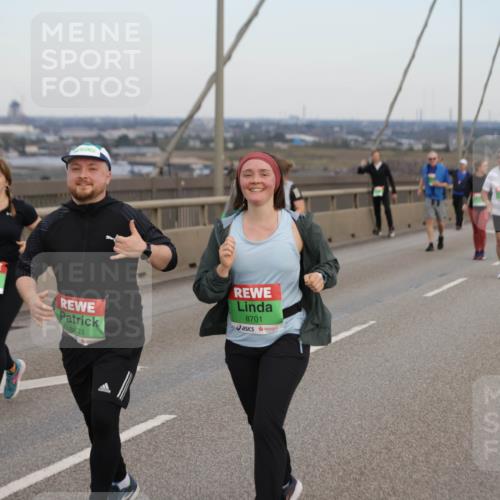 03.10.2025 - Köhlbrandbrückenlauf Jannik Wohlers http://msf.ph/oto/9142345 03.10.2025 15:41:52 Position 1 8403, 8671, 8701 meine-sportfotos.de