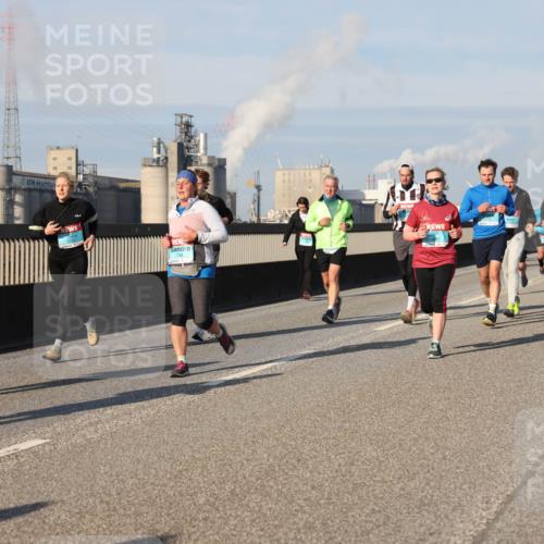 03.10.2025 - Köhlbrandbrückenlauf Lena Gebhardt http://msf.ph/oto/9142346 03.10.2025 10:00:13 Position 2 1746 meine-sportfotos.de