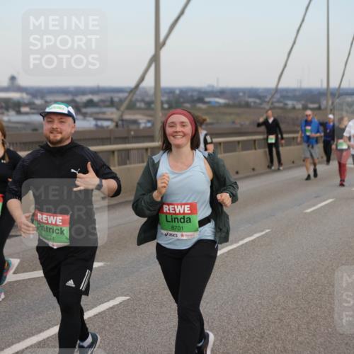 03.10.2025 - Köhlbrandbrückenlauf Jannik Wohlers http://msf.ph/oto/9142347 03.10.2025 15:41:52 Position 1 8403, 8671, 8701 meine-sportfotos.de