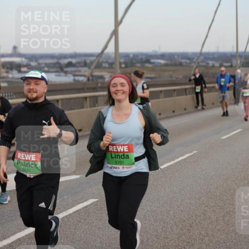 03.10.2025 - Köhlbrandbrückenlauf Jannik Wohlers http://msf.ph/oto/9142353 03.10.2025 15:41:52 Position 1 8671, 8701 meine-sportfotos.de