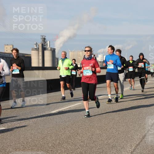 03.10.2025 - Köhlbrandbrückenlauf Lena Gebhardt http://msf.ph/oto/9142366 03.10.2025 10:00:14 Position 2 1746, 3839, 2770 meine-sportfotos.de