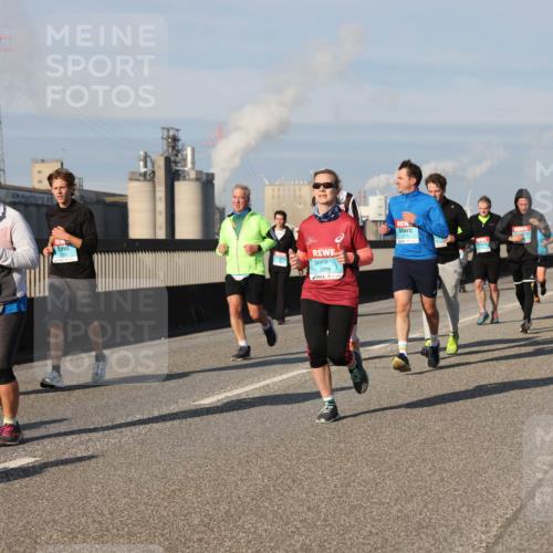 03.10.2025 - Köhlbrandbrückenlauf Lena Gebhardt http://msf.ph/oto/9142368 03.10.2025 10:00:14 Position 2 1746, 3839 meine-sportfotos.de