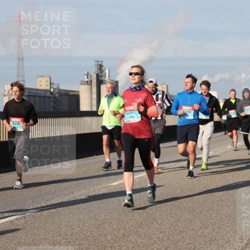 03.10.2025 - Köhlbrandbrückenlauf Lena Gebhardt http://msf.ph/oto/9142377 03.10.2025 10:00:15 Position 2 1746, 2, 3839 meine-sportfotos.de