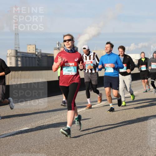 03.10.2025 - Köhlbrandbrückenlauf Lena Gebhardt http://msf.ph/oto/9142386 03.10.2025 10:00:15 Position 2 3839, 2770 meine-sportfotos.de