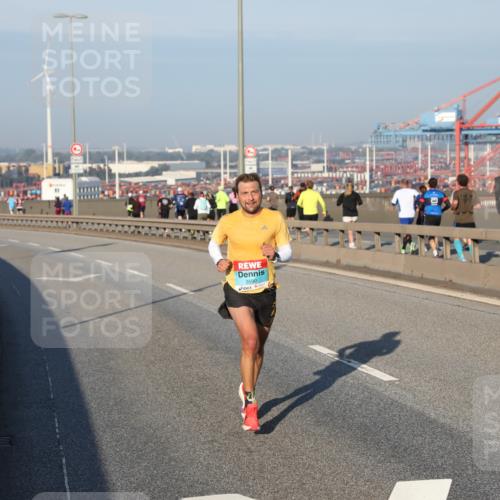 03.10.2025 - Köhlbrandbrückenlauf Yannick Fuchs http://msf.ph/oto/9142393 03.10.2025 08:28:00 Position 2 3590 meine-sportfotos.de