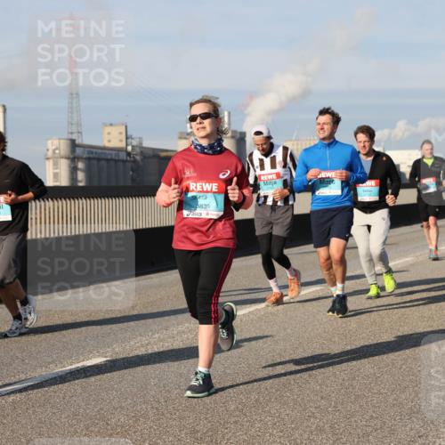 03.10.2025 - Köhlbrandbrückenlauf Lena Gebhardt http://msf.ph/oto/9142394 03.10.2025 10:00:15 Position 2 8839 meine-sportfotos.de