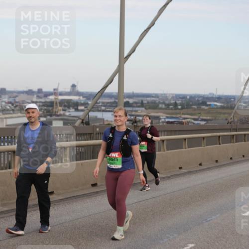 03.10.2025 - Köhlbrandbrückenlauf Jannik Wohlers http://msf.ph/oto/9142395 03.10.2025 15:42:06 Position 1 8664 meine-sportfotos.de