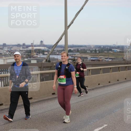 03.10.2025 - Köhlbrandbrückenlauf Jannik Wohlers http://msf.ph/oto/9142396 03.10.2025 15:42:06 Position 1 8664 meine-sportfotos.de