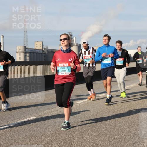 03.10.2025 - Köhlbrandbrückenlauf Lena Gebhardt http://msf.ph/oto/9142399 03.10.2025 10:00:15 Position 2 3839, 2770 meine-sportfotos.de