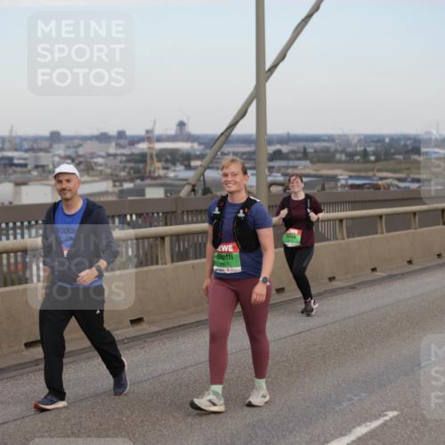 03.10.2025 - Köhlbrandbrückenlauf Jannik Wohlers http://msf.ph/oto/9142401 03.10.2025 15:42:06 Position 1 8664 meine-sportfotos.de