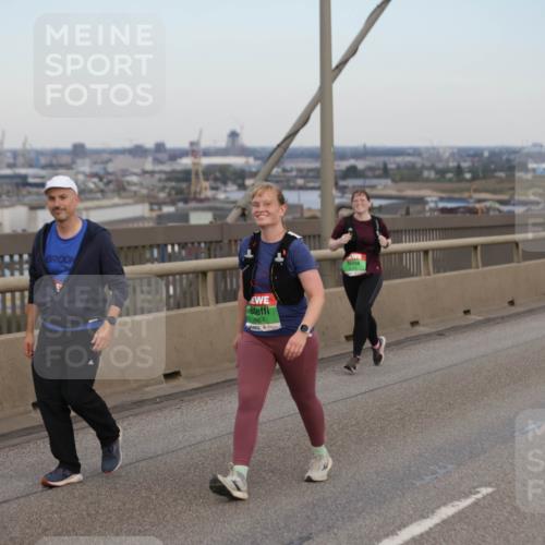03.10.2025 - Köhlbrandbrückenlauf Jannik Wohlers http://msf.ph/oto/9142405 03.10.2025 15:42:06 Position 1 8664 meine-sportfotos.de