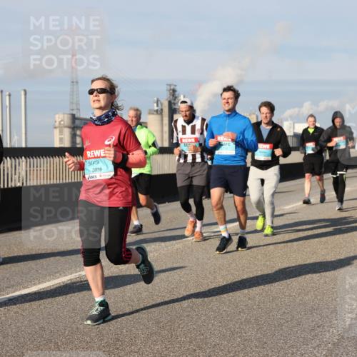 03.10.2025 - Köhlbrandbrückenlauf Lena Gebhardt http://msf.ph/oto/9142406 03.10.2025 10:00:16 Position 2 3839 meine-sportfotos.de
