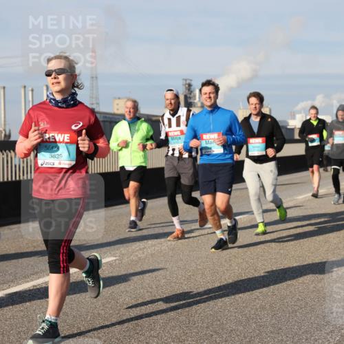 03.10.2025 - Köhlbrandbrückenlauf Lena Gebhardt http://msf.ph/oto/9142409 03.10.2025 10:00:16 Position 2 3839 meine-sportfotos.de