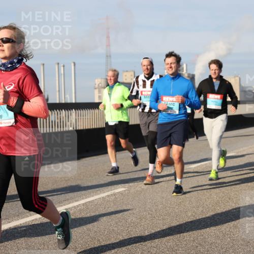 03.10.2025 - Köhlbrandbrückenlauf Lena Gebhardt http://msf.ph/oto/9142417 03.10.2025 10:00:16 Position 2 3839 meine-sportfotos.de