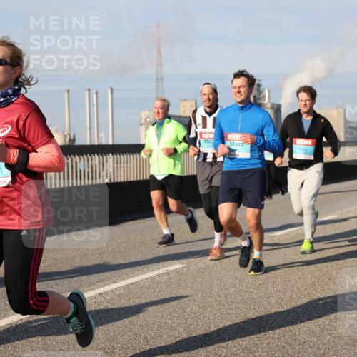 03.10.2025 - Köhlbrandbrückenlauf Lena Gebhardt http://msf.ph/oto/9142420 03.10.2025 10:00:16 Position 2 3839 meine-sportfotos.de