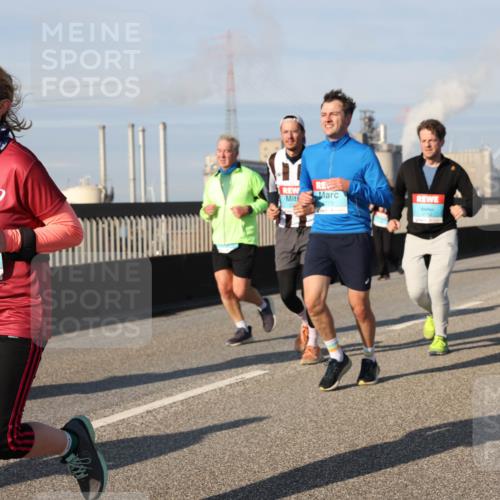 03.10.2025 - Köhlbrandbrückenlauf Lena Gebhardt http://msf.ph/oto/9142422 03.10.2025 10:00:16 Position 2 3839 meine-sportfotos.de