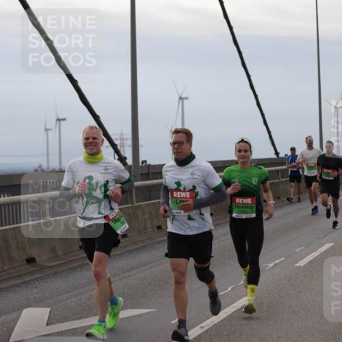 03.10.2025 - Köhlbrandbrückenlauf Jannik Wohlers http://msf.ph/oto/9142423 03.10.2025 15:42:23 Position 1 7455 meine-sportfotos.de