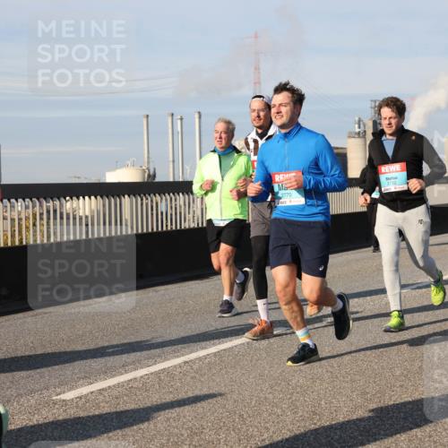 03.10.2025 - Köhlbrandbrückenlauf Lena Gebhardt http://msf.ph/oto/9142424 03.10.2025 10:00:17 Position 2 2770, 3732 meine-sportfotos.de