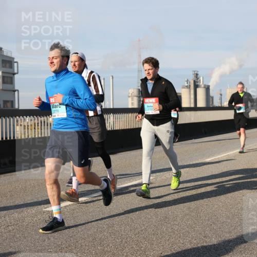 03.10.2025 - Köhlbrandbrückenlauf Lena Gebhardt http://msf.ph/oto/9142438 03.10.2025 10:00:17 Position 2 2770, 3732 meine-sportfotos.de