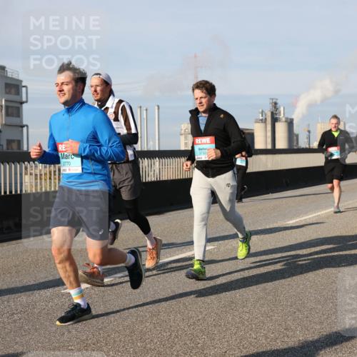 03.10.2025 - Köhlbrandbrückenlauf Lena Gebhardt http://msf.ph/oto/9142441 03.10.2025 10:00:17 Position 2 2770, 3732 meine-sportfotos.de