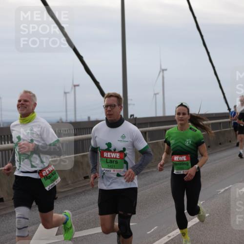 03.10.2025 - Köhlbrandbrückenlauf Jannik Wohlers http://msf.ph/oto/9142442 03.10.2025 15:42:23 Position 1 9422, 9421, 7455 meine-sportfotos.de