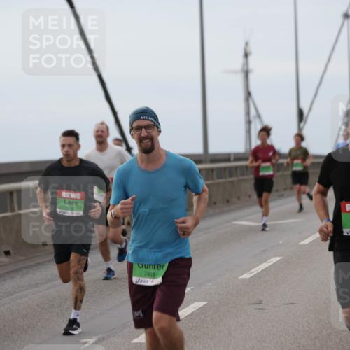 03.10.2025 - Köhlbrandbrückenlauf Jannik Wohlers http://msf.ph/oto/9142445 03.10.2025 15:42:24 Position 1 7403, 7780 meine-sportfotos.de