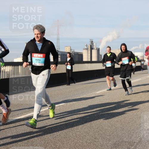 03.10.2025 - Köhlbrandbrückenlauf Lena Gebhardt http://msf.ph/oto/9142448 03.10.2025 10:00:18 Position 2 2765, 3732 meine-sportfotos.de